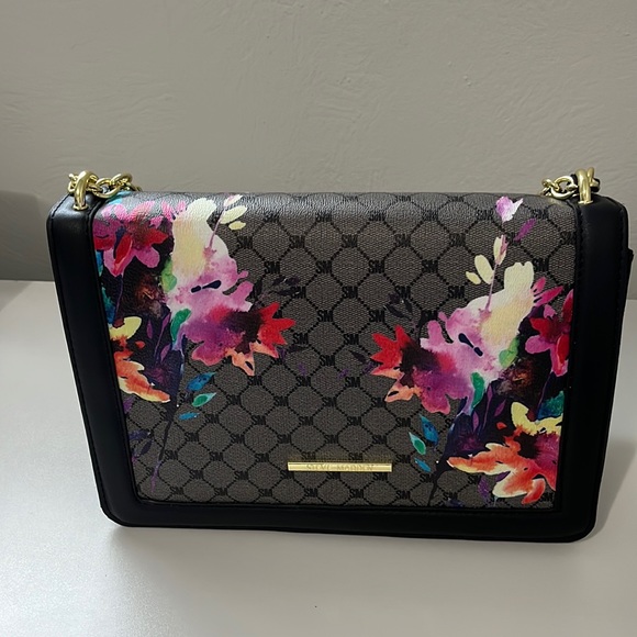 Steve Madden Handbags - Steve Madden | Handbag | Black & Floral | Gorgeous